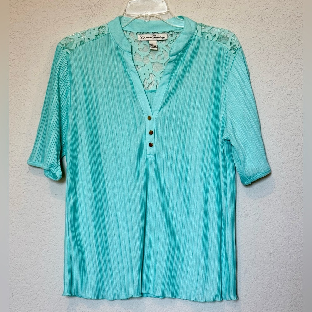 Women’s French laundry Shirt Blue Size Large with lace details